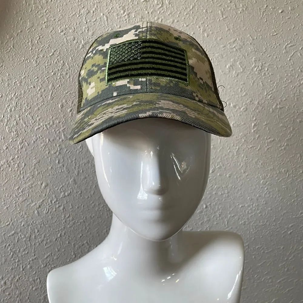 NWOT American Flag Camo Snap Back Cap EUC